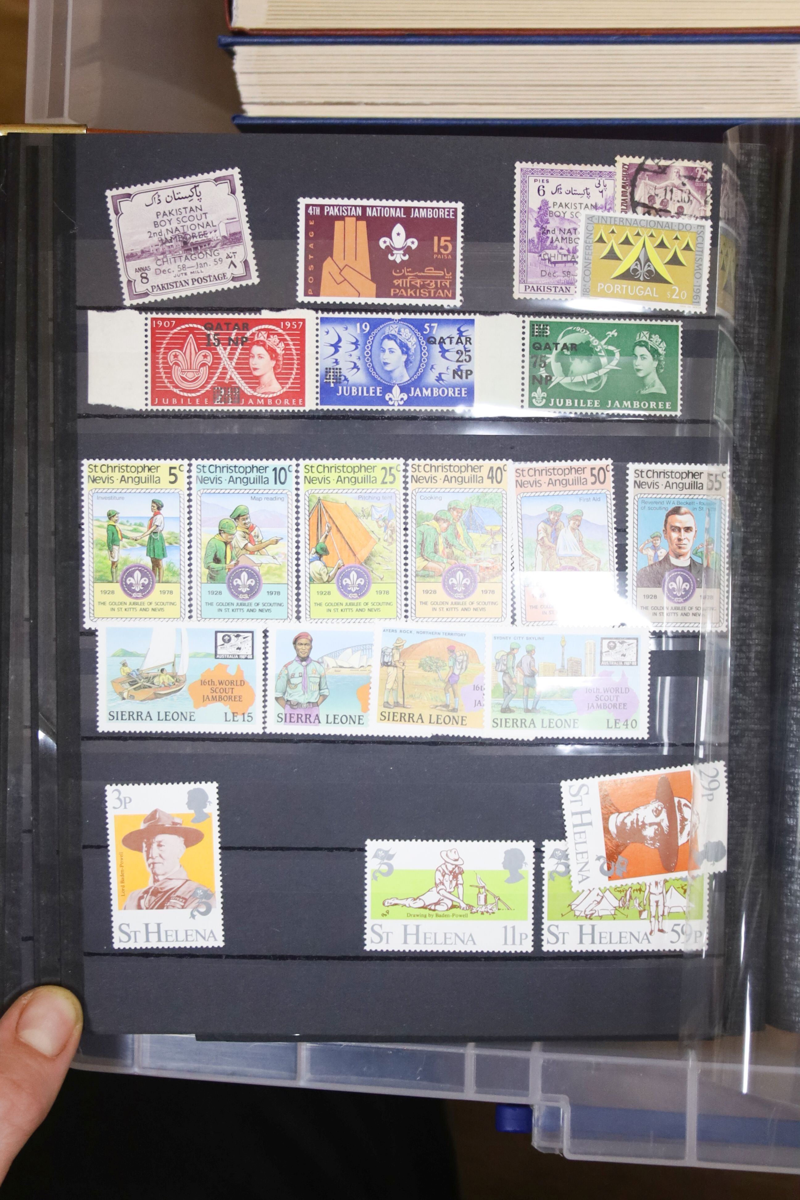 20 albums, stock books. Australia from 1913. Kangaroos - modern, Canada from 1868, Bermuda, Jamaica, South America